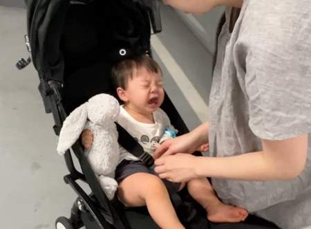 아기 유모차 거부